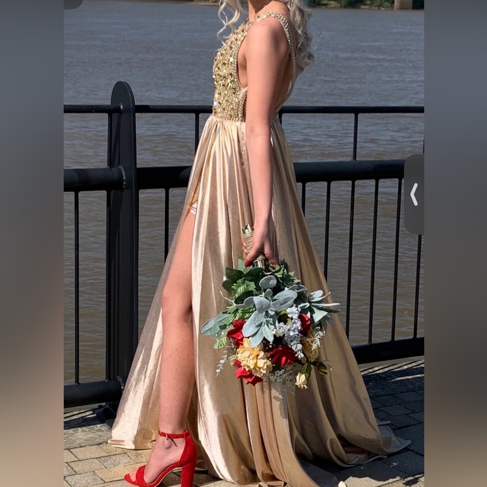 PROM dress Gold Mac Duggal size 0 beaded w/shorts.